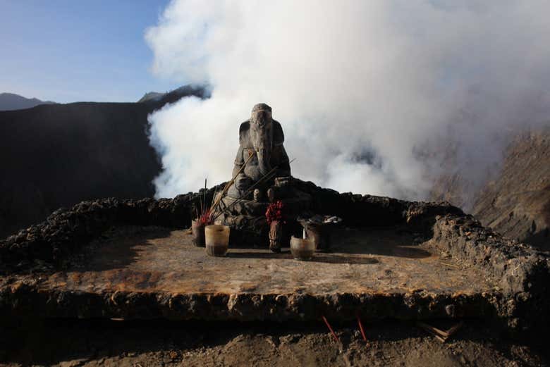 Altar sagrado junto al monte Bromo