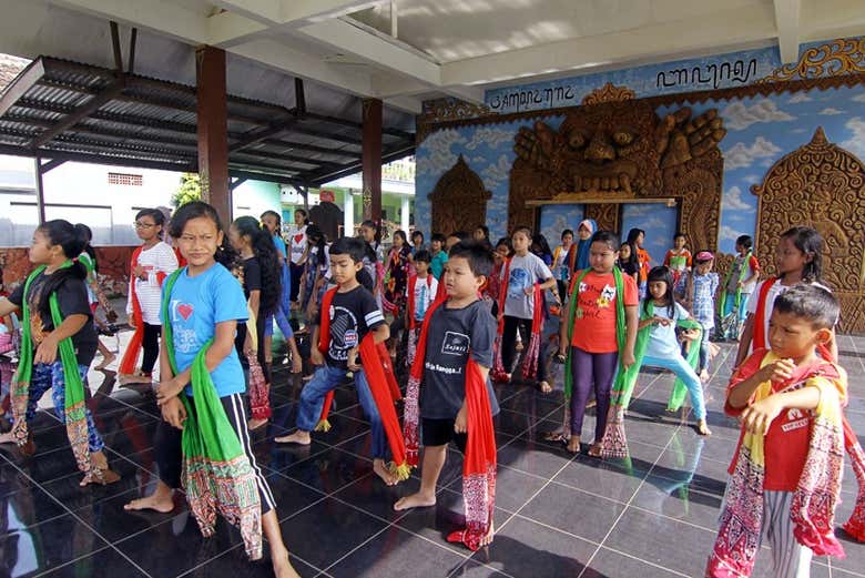 Aprendiendo la danza topeng