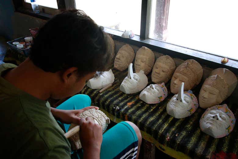 Tallando las máscaras
