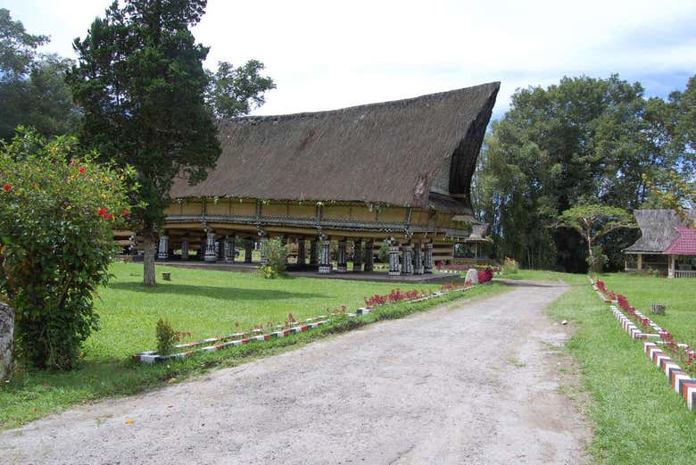 Discovering the traditional buildings of Lingga