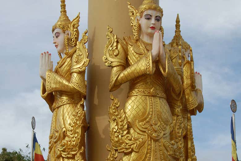 Sculptures in Lumbini Park