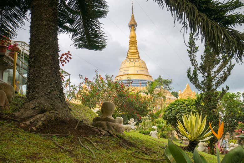 Pagoda in Lumbini Park