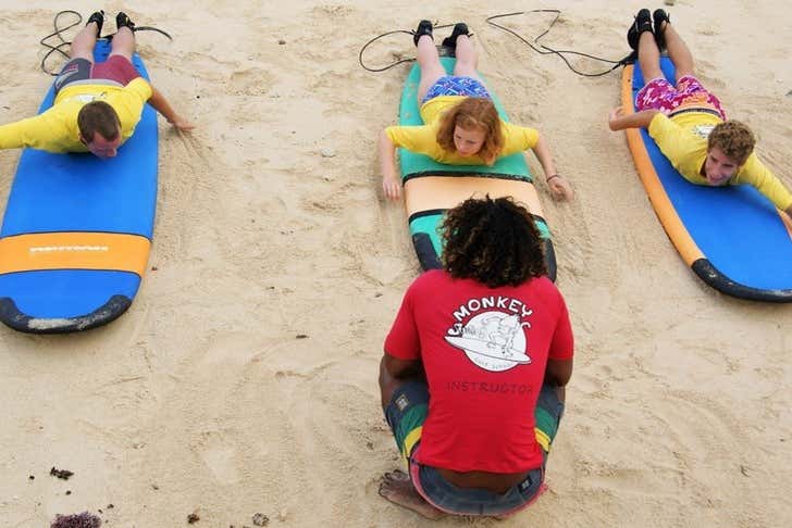 Apprenez les bases du surf sur le sable