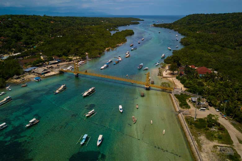 Spend a day in Nusa Lembongan and Nusa Cenigan