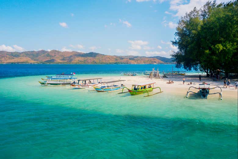 Barcos en una playa de Lombok
