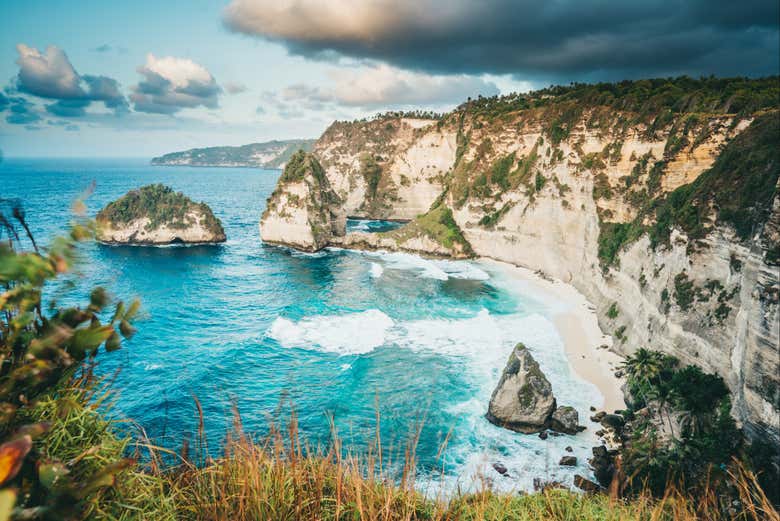 Penhascos da Diamond Beach em Nusa Penida