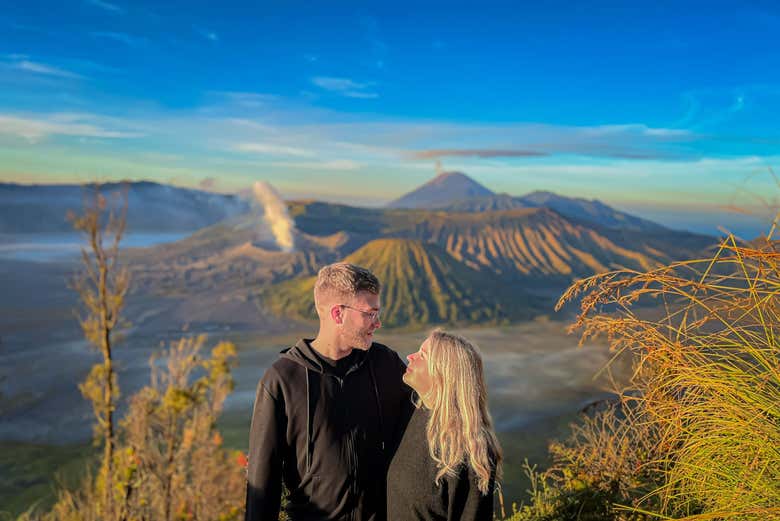 Vistas del Monte Bromo en el fondo