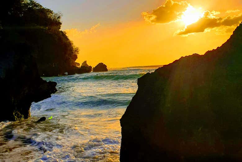 Coucher de soleil sur les falaises de Luhur Uluwatu