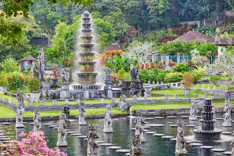 Fonte de 11 andares em Tirta Gangga