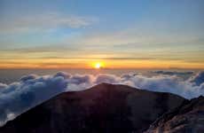 Ruta privada de trekking por el monte Agung al amanecer