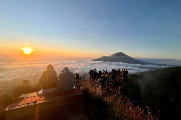 Trilha pelo monte Batur com acampamento