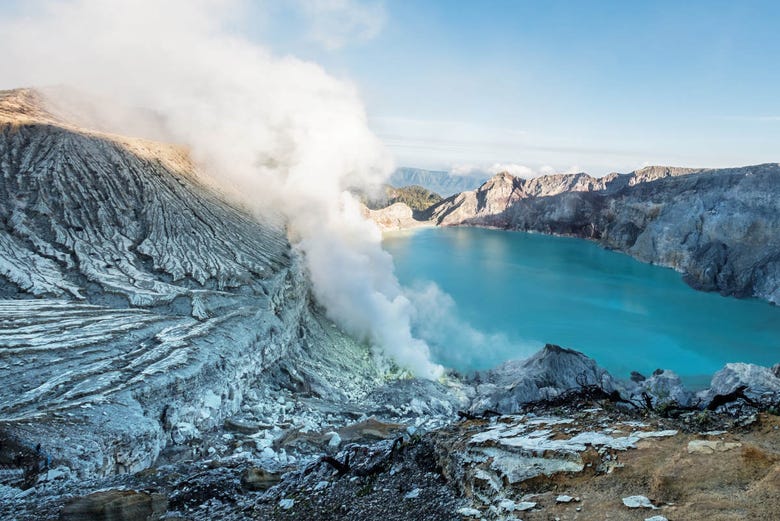 Paisajes volcánicos de Ijen, el volcán azul de Indonesia