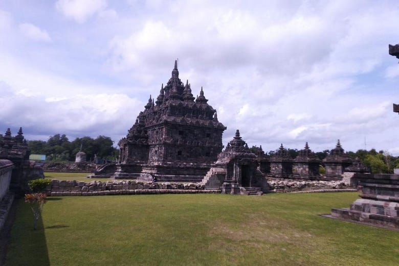Descubriendo los templos hinduistas y budistas de Yogyakarta