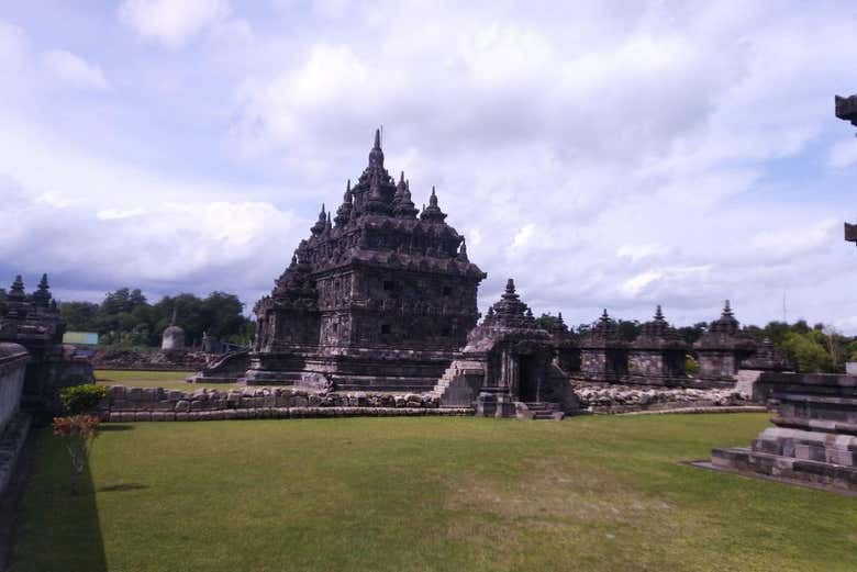 Descubriendo los templos hinduistas y budistas de Yogyakarta