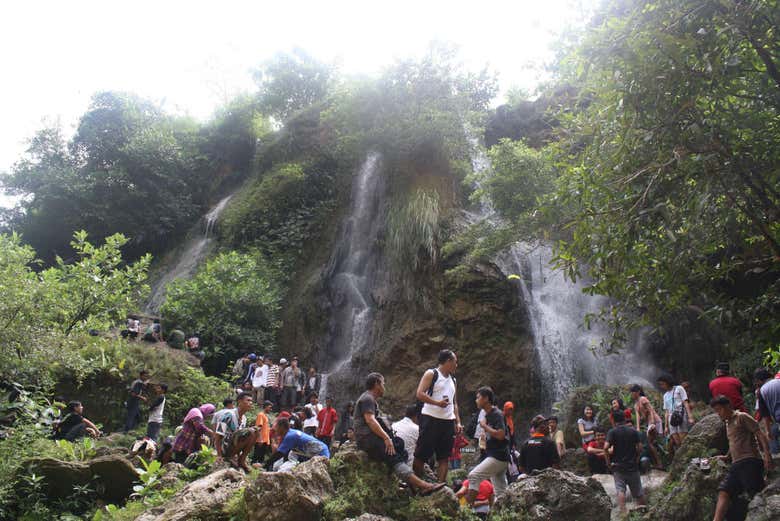 Visitando a Cachoeira Sri Gethuk