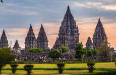 Tour privado por Yogyakarta y templos Prambanan y Borobudur