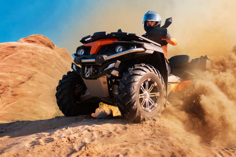 Pilotando un quad por el desierto iraní