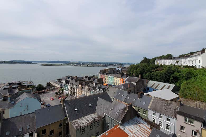 Vistas aéreas do porto de Cobh