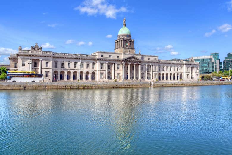 The impressive monuments around the city