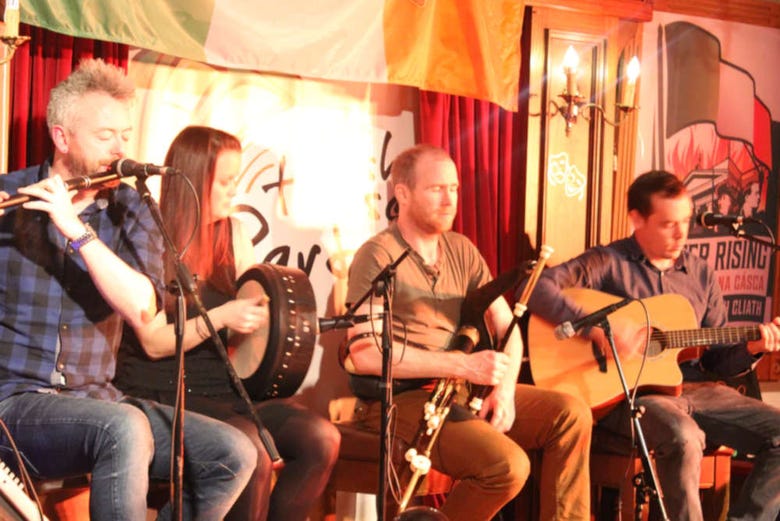 Disfrutando de la música tradicional en Dublín
