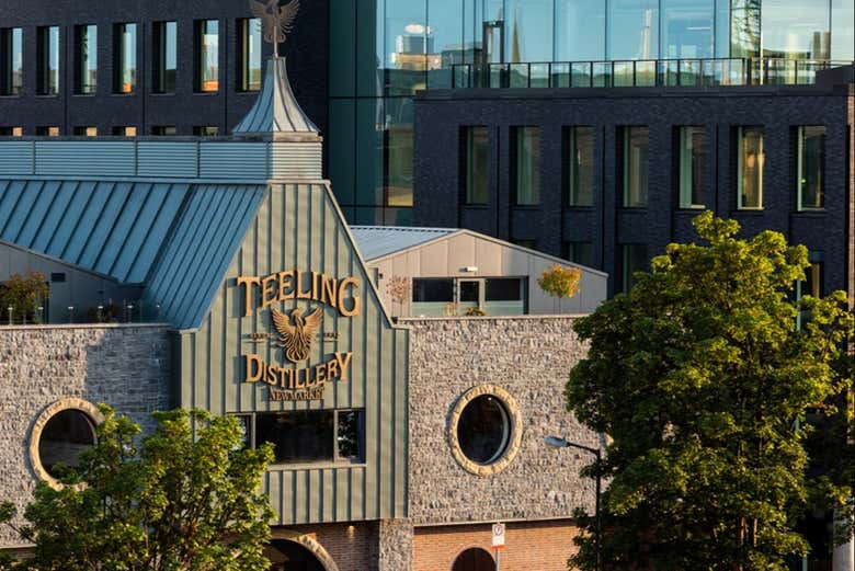 Fachada de la histórica destilería Teeling