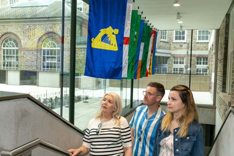Una familia en el Museo de Historia GPO 