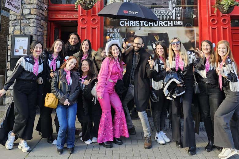 Junto com um grupo de mulheres durante o tour