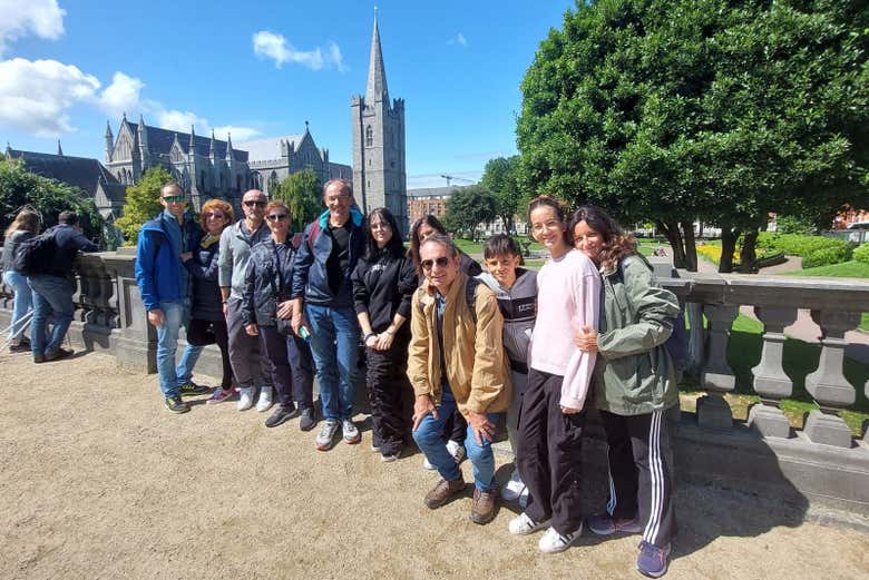 Il gruppo davanti alla Cattedrale di San Patrizio