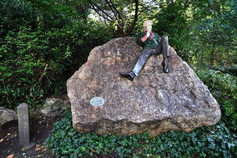 Escultura a Oscar Wilde en Merrion Square