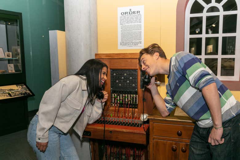 Podréis conocer el funcionamiento de los primeros teléfonos