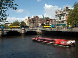 Promenade sur le fleuve Liffey en bateau