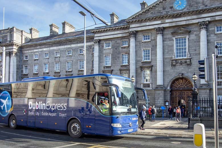 Pasando junto al Trinity College