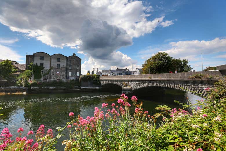 Paisagem do rio Corrib em Galway