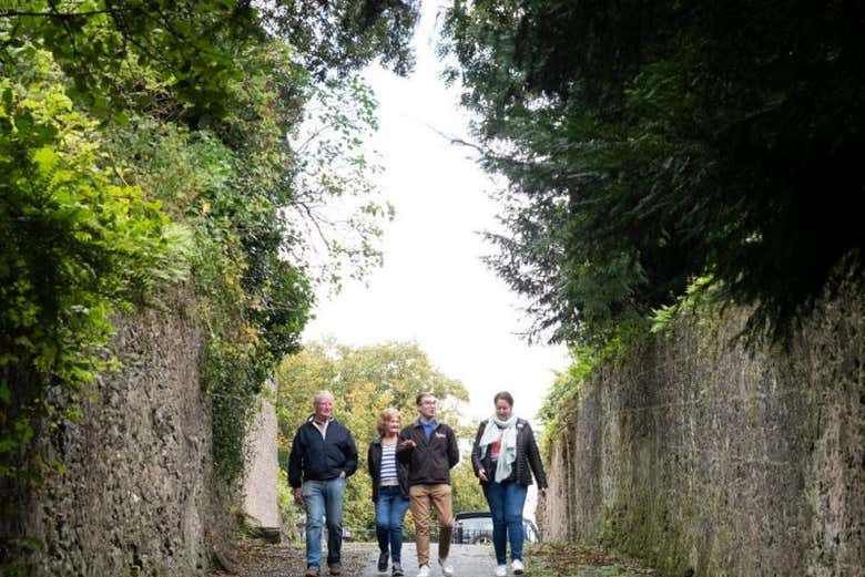 Hiking around Round Hill