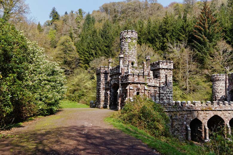 Ballysaggartmore Towers hiking route