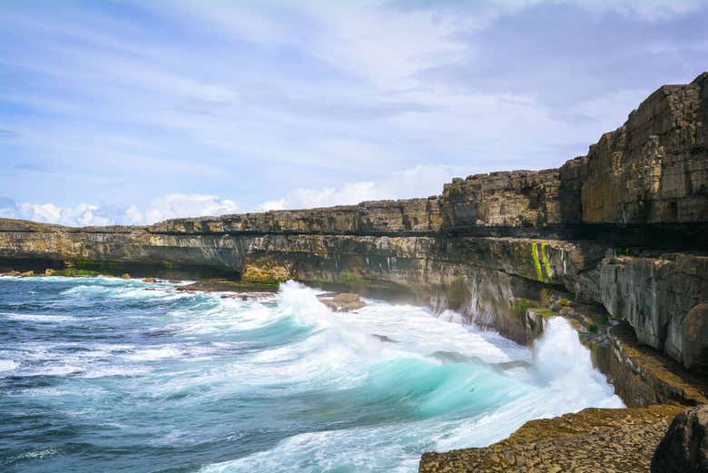 Penhascos da ilha Inishmore