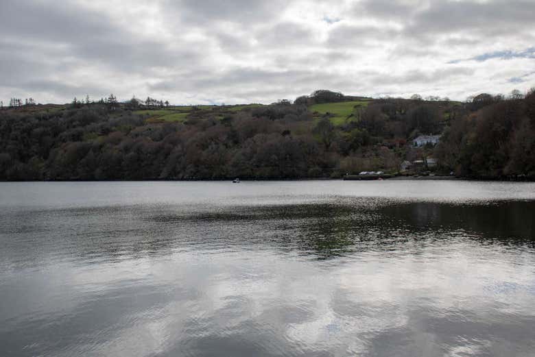 Vistas do lago Lough Hyne