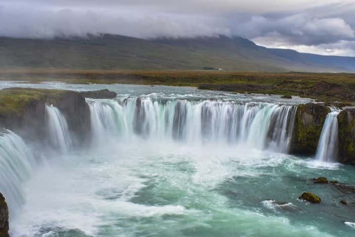 Disfrutando de las vistas en la excursión a la cascada Godafoss