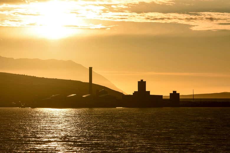 Akureyri bajo el sol de medianoche