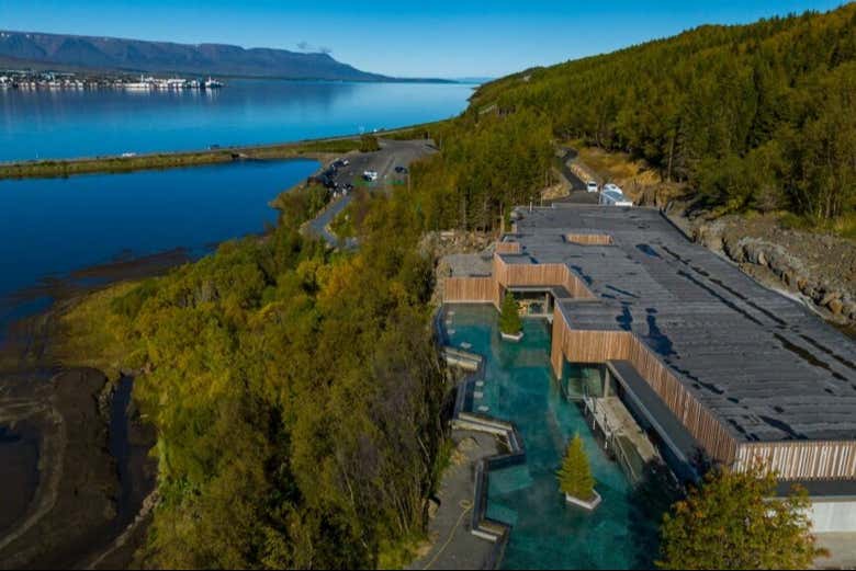 Os bañaréis a orilla del bosque de Vaðlaskógur