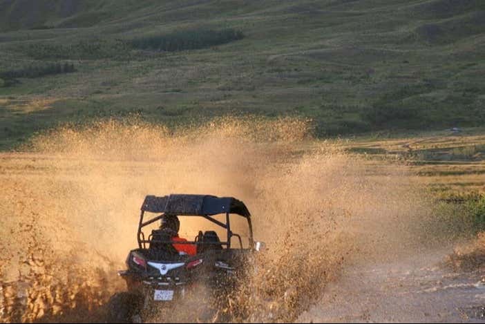 Desfrutando da rota de buggy por Geysir