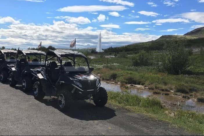 Uma parada durante o tour de buggy por Geysir