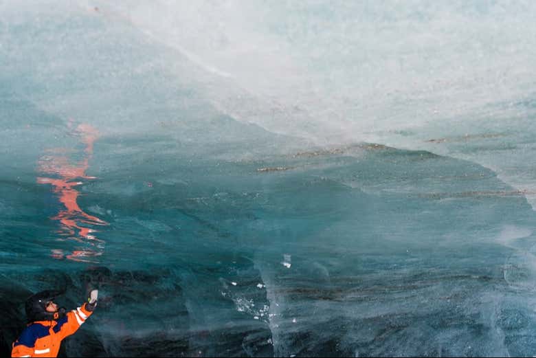 Observando os detalhes do glaciar Langjökull