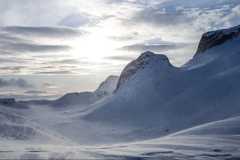 Paisagens nevadas nos arredores do glaciar