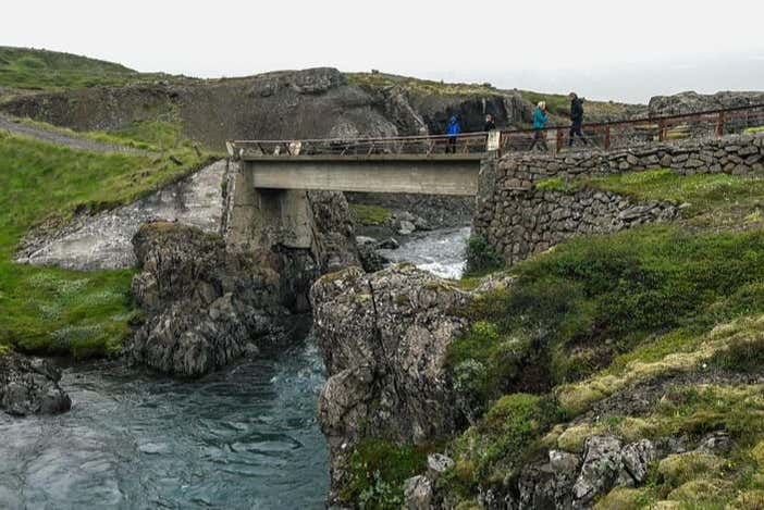 Atravessando uma ponte de Breiðdalur