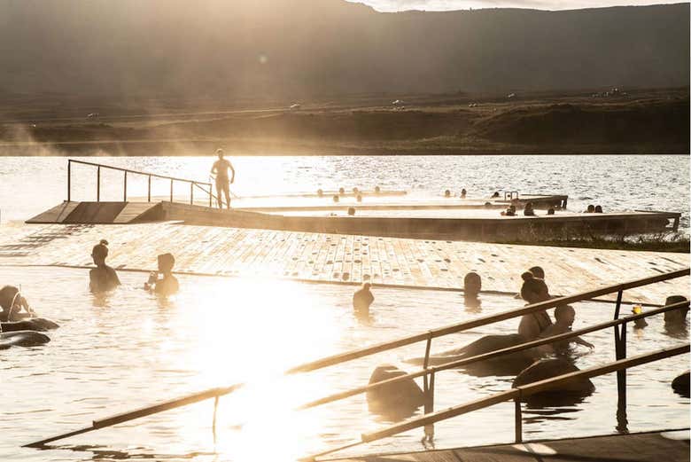 Atardecer sobre las aguas del lago Urridavatn