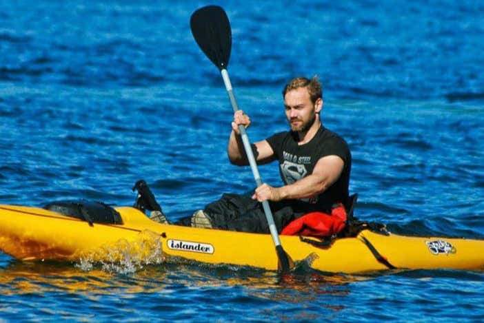 Remando en el kayak