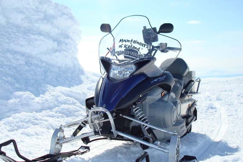 Balade en motoneige sur le glacier