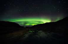 Tour da aurora boreal nas termas do rio Reykjadalur