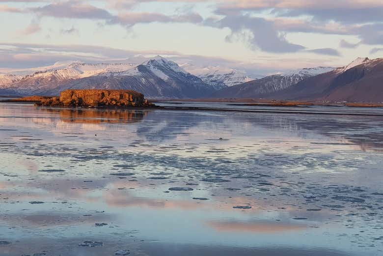 Vista panorámica de una laguna glacial